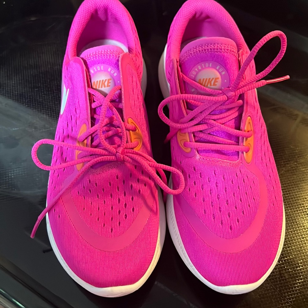 Pink Nike running sneaker size 8.5 worn once
